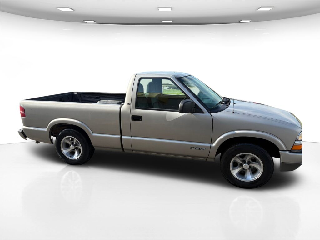 2001 Chevrolet S10 LS Regular Cab