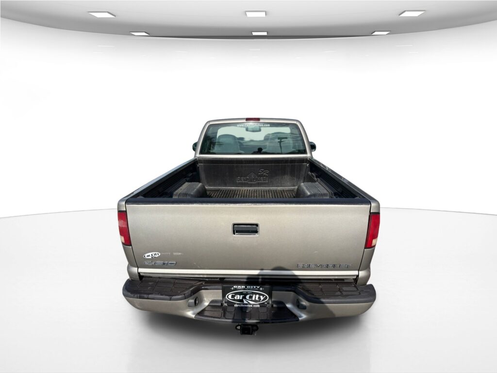 2001 Chevrolet S10 LS Regular Cab