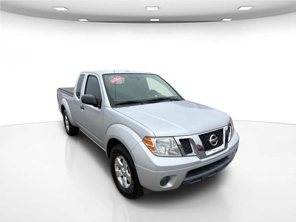 2013 Nissan FRONTIER S; SV