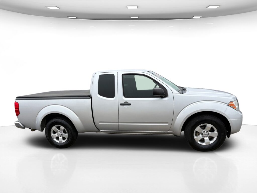 2013 Nissan FRONTIER S; SV