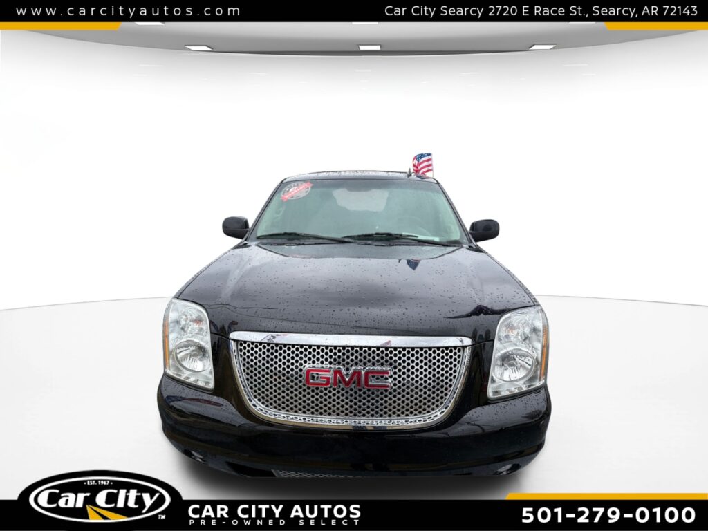 GMC Yukon Denali AWD -